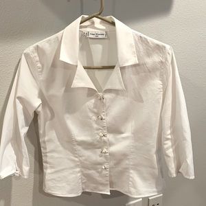 Anne Fontaine cotton blouse, euro size 2, Amer 6, curved darts fitted